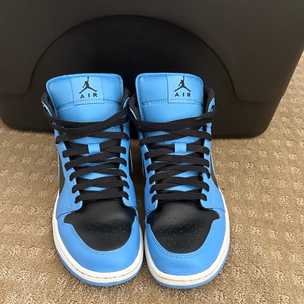 Air Jordan - Nike Mid Sneakers in Black and Blue
